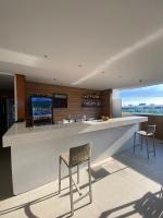 Et tv og/eller underholdning på BN104 Suíte em Hotel com Piscina, Sauna, Academia e Jacuzzi