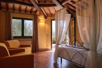 A bed or beds in a room at Agriturismo San Sano