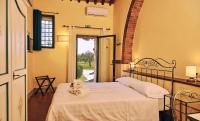 A bed or beds in a room at Agriturismo San Sano