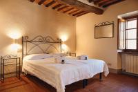 A bed or beds in a room at Agriturismo San Sano