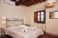 A bed or beds in a room at Agriturismo San Sano