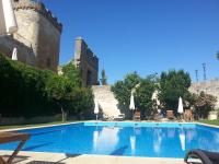 The swimming pool at or close to Posada Real Castillo del Buen Amor
