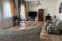 TV a/nebo společenská místnost v ubytování Luxury 3 bedroom sea -view villa