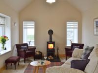 Posezení v ubytování Kilbride Beach Cottage