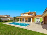 Basen w obiekcie Villa Flori by Interhome lub w pobliżu