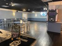 TV a/nebo společenská místnost v ubytování Lakeside Inn