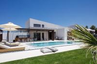 Basen w obiekcie Terrazzo Luxury Villas lub w pobliżu