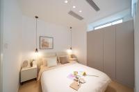 John's Apartmentにあるベッド