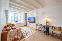 John's Apartmentにあるテレビまたはエンターテインメントセンター