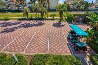 Ein Garten an der Unterkunft Destiny Beach Villas #20A