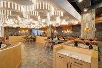 um restaurante com lustres pendurados no tecto em The Parterre - SG Highway Ahmedabad em Ahmedabad