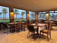 Restaurace v ubytování Flying Ostrich Guesthouse & Palmrest Farmstall