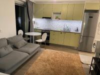 MP Tripla Luxury Apartment Helsinkiにあるキッチンまたは簡易キッチン