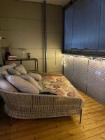 MP Tripla Luxury Apartment Helsinkiにあるキッチンまたは簡易キッチン