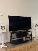 MP Tripla Luxury Apartment Helsinkiにあるテレビまたはエンターテインメントセンター