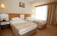 Postel nebo postele na pokoji v ubytování Aes Club Hotel