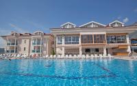 Bazén v ubytování Aes Club Hotel nebo v jeho okolí