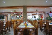 Un restaurante u otro lugar para comer en R2R Bayview Inn