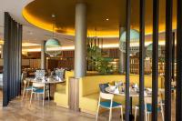 Reštaurácia alebo iné gastronomické zariadenie v ubytovaní Zafiro Palace Palmanova