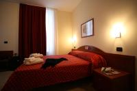 A bed or beds in a room at Hotel Della Volta