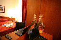 A television and/or entertainment centre at Hotel Della Volta