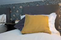 Łóżko lub łóżka w pokoju w obiekcie TORNABUONI APARTMENT - in OLD TOWN center FIRENZE