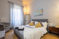 Łóżko lub łóżka w pokoju w obiekcie TORNABUONI APARTMENT - in OLD TOWN center FIRENZE