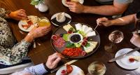 ホテルの敷地内または近くでの食事または食べ物