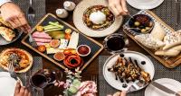ホテルの敷地内または近くでの食事または食べ物