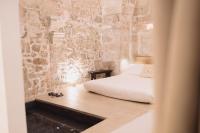 Posteľ alebo postele v izbe v ubytovaní La Cammara al Duomo Lecce Luxury Apartment