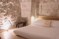 Posteľ alebo postele v izbe v ubytovaní La Cammara al Duomo Lecce Luxury Apartment