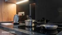 Harmony Luxury Suites At The Manor KLCCにあるキッチンまたは簡易キッチン