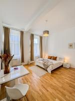 Postel nebo postele na pokoji v ubytování TurnKey I Wenceslas Square Apartments