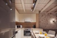 Kuchyňa alebo kuchynka v ubytovaní Philikon Luxury Suites
