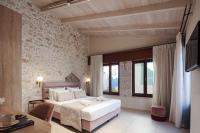 Posteľ alebo postele v izbe v ubytovaní Philikon Luxury Suites