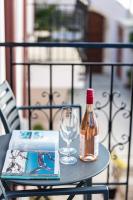 Nápoje v ubytovaní Philikon Luxury Suites