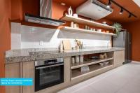 a kitchen with a counter top and a refrigerator at Flat Casa Mauá in Rio de Janeiro