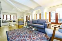 A seating area at Valencia Luxury - Boutique Redonda