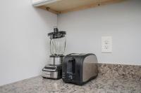 The Traveler's Retreat, 5 mins to airport and 15 mins to downtownにあるコーヒーまたはお茶