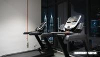 Harmony Luxury Suites At The Manor KLCCにあるフィットネスセンターまたはフィットネス設備