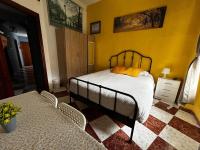 Postel nebo postele na pokoji v ubytování Santa Isabel Low Cost Rooms in private house