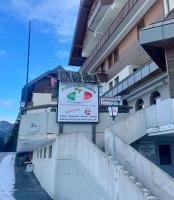 een bord aan de zijkant van een gebouw bij Barbara Snow - Sonnleitn - Nassfeld in Hermagor