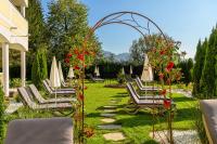 Ogród w obiekcie Hotel Alpina Wellness & Spa Resort
