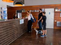 Goście zatrzymujący się w obiekcie Studio cosy avec piscine, WiFi et parking - FR-1-165B-41