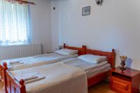 Postel nebo postele na pokoji v ubytování Хотелски Комплекс - Щастливците