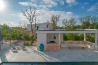 Bazén v ubytovaní Villa Blue Pearl 10 pers piscine chauffée 10 minutes plage à pieds alebo v jeho blízkosti