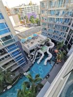 Bazén v ubytování Centara Avenue 2 Bedrooms Pool View nebo v jeho okolí