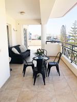 Balkón nebo terasa v ubytování Rooftop Penthouse with Private Jacuzzi and Panoramic Terrace in Center of Larnaca