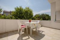Balkón nebo terasa v ubytování Family friendly apartments with a swimming pool Palit, Rab - 4990