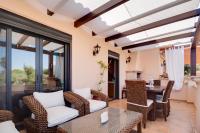 Posedenie v ubytovaní Luxury 2br apartment 50m from beach